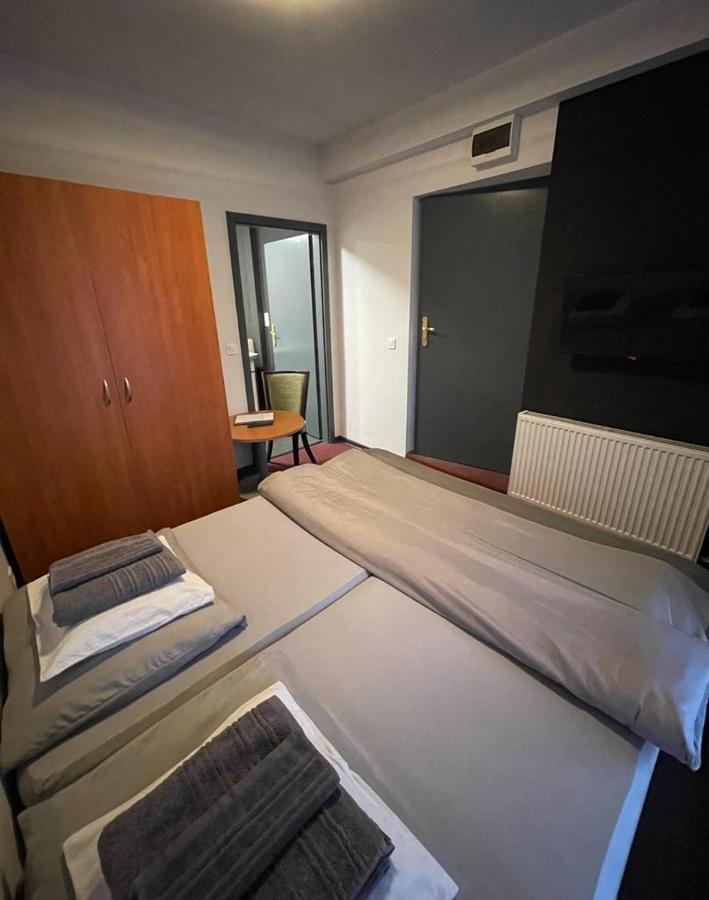Kaskada Lomianska 33 Kwatera prywatna Warszawa