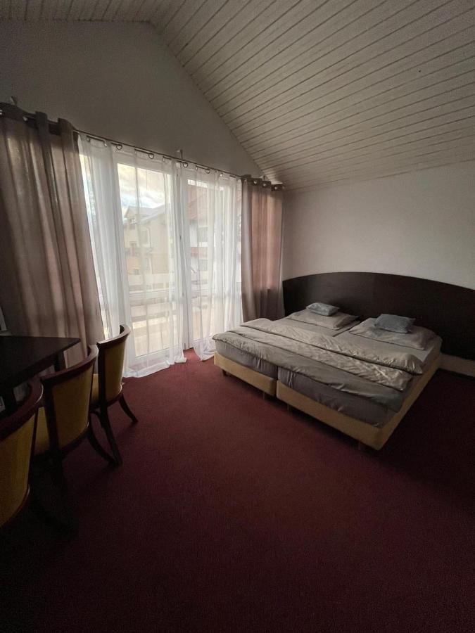Kaskada Lomianska 33 Kwatera prywatna
